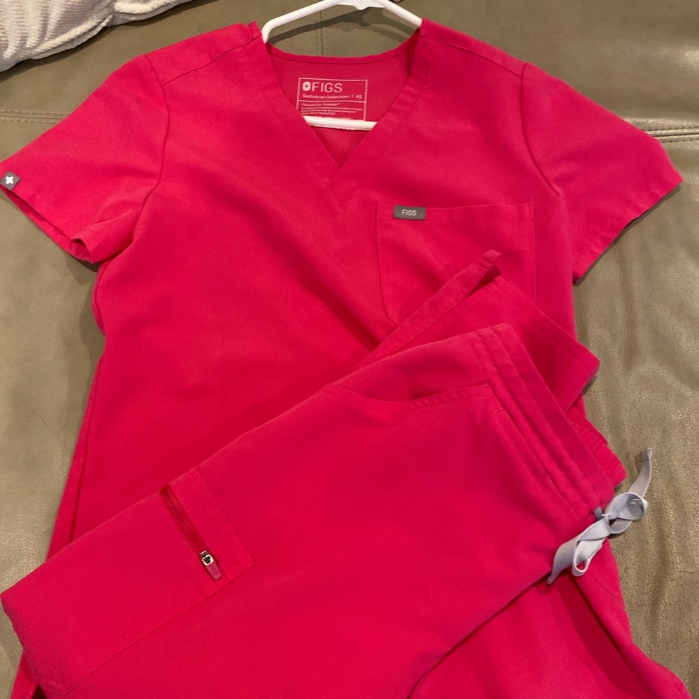 FIGS hot pink top and pants! XS